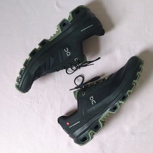 On Cloudventure hiking shoes    size 11m